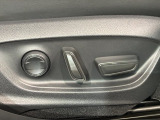 シートハイトアジャスターが付いているので運転姿勢を調整するのに便利ですね。身長に合ったシートポジションは安全運転や疲労軽減にもつながります。