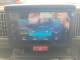 バックカメラ付きディスプレイオーディオ装着車です。AM・FMラジオ、スマートフォン連携機能、Bluetooth機能付き。