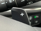 ■パドルシフト■ステアリングから手を離さずに、簡単にシフトチェンジ。マニュアル車感覚のシフトチェンジが愉しめます。自分の手で操縦している感が増して運転を愉しく出来る装備です!