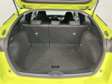 【ラゲッジスペース】長さのある荷物を積む際にも後部座席を倒したりするなどアレンジが可能なので非常に便利です♪