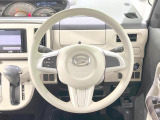 インテリアに合わせたデザインのステアリングは、運転される方のことも考え、運転しやすい形状、大きさです。是非一度、実際に触ってお確かめください。