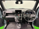 美しいデザインの運転席空に加えてUV&IRカット機能付きフロントガラスの面積や位置取りが良く、前方・右前・左前方向の視認性がいいですよ!