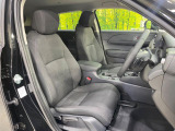 運転席シート廻りは使用感も少なく、良好な状態となっています。前オーナー様が丁寧に使っていたことがよくわかりますね。