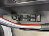 パワーウィンドウスイッチで運転席から全席の窓の開閉ができます♪