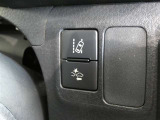 【衝突回避被害軽減装置・車線逸脱警報装置】のセットスイッチです。安全装備搭載でドライバーの安全をサポートします。