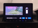 後方の距離感や障害物を、モニター越しに教えてくれる機能です。見えにくい場所を確認できる安心感が、落ち着いたハンドル操作を支えます。