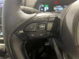 ◇ステアリングスイッチ付きで、運転中に視線を前に向けたまま操作できます。