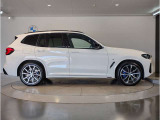 ☆BMWの前後重量配分50:50はエンジン自体をフロントタイヤよりも後ろにずらし、通常はエンジンルーム内に搭載される重量物であるバッテリーをトランクに移動させるなどして実現されています☆