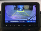 バックをするとき自動でリアの様子が映る『リアカメラ』付き! 画面で確認しながらバックが出来るので駐車の時も安心です。
