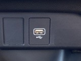 USB入力端子を装備しており、外部機器から音楽を再生できます。