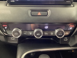 運転席と助手席にはシートヒーターが付いています☆寒い時期に腰周りを温めてくれるので体全体が温まりやすいのは勿論、暖房と違い顔に風が当たらないので、乾燥肌やドライアイの方でも大丈夫☆