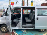 当店では、自社で仕入れした厳選車両を、多数展示しております。リーズナブルなお車を多数在庫しております。掘り出し物を探しにいらしてください。