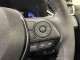 【ステアリングスイッチ】運転中に視線を前に向けたまま画面の操作できます。