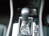 アクセルペダルを踏み込む量や速さに応じて変速パターンを制御し、人馬一体の運転感覚を発揮してくれる6速オートマ!