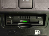 ETCカードを挿入することで高速道路を利用する際の支払いがキャッシュレスになったり、ETCスマートインターチェンジが利用できたり、とても便利なアイテムです!保証は修理保証のみとなります。