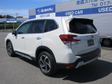 SUBARUは安心安全をご提供するため視界の良さにこだわった車作り。後方視界も良好です。
