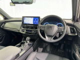 運転席まわりです。 各操作スイッチは使いやすい位置に配置されてます。