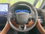 インテリアに合わせたデザインのステアリングは、運転される方のことも考え、運転しやすい形状、大きさです。是非一度、実際に触ってお確かめください。