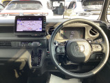 わかりやすく情報を整理したマルチインフォメーション・ディスプレーを搭載。Honda SENSINGの作動状態などを「シンプルモード」で大きく表示できるほか、多彩に表示を切り替えられます。