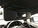 サンバイザーにエチケットミラーが付いてます☆