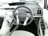 【運転席】運転席周りの画像です。プロの手で隅々までクリーニングしています。ご来店いただき実際に見てみてくださいね☆
