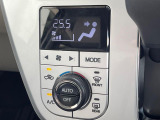 【オートエアコン】一度お好みの温度に設定すれば、車内の温度を検知し風量や温度を自動で調整。暑い&hellip;寒い&hellip;と何度もスイッチ操作をする必要はありません。快適な車内空間には必須の機能ですね♪