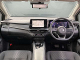運転席周りになります。内装色はブラックです。