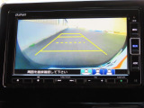 リアワイドカメラシステム!従来の視野に加えて、後方側方を約180&deg;まで見えるワイドビューと、後方を真上から見たような視野で駐車時などに便利なトップダウンビューの3つの視野があります!