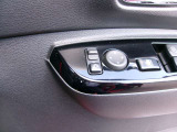 ドアミラーの鏡面の調節、格納は運転席からすべて操作できます!