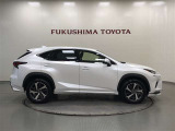 【まるごとクリーニング】シートを取り外し、車内を徹底洗浄。隅々まで丁寧に仕上げています。