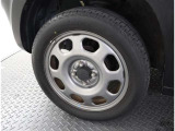 かっこいいホイールですね。 車のイメージを大きく左右するホイール部分はコダワリを持ちたいですね。