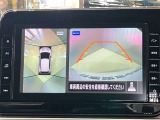 【アラウンドビューモニター】車を上から見下ろしているかのような映像で周囲の状況がひと目で確認、狭い駐車場に駐車するときも安心です♪