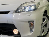 【LEDヘッドライト】悪天候や夜間走行時も良好な視界を確保し安心して運転できる高輝度LEDヘッドライトを装備!点灯速度が早く、消費電力も抑えられています。