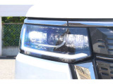 LEDヘッドライトで夜間の視認性も高く、シャープな輝きで安全とスタイルの調和を生み出します。