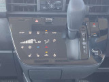 ◆エアコン◆温度の設定をしてAUTOボタンを押すだけ簡単。車内を快適な温度に保ってくれます