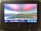 【バックカメラ】運転が苦手な方も車庫入れラクラクです!ギアをリバースに入れれば自動的に切り換わりますので、面倒な操作は不要です♪狭い駐車場もお車を傷つけず安心ですね!