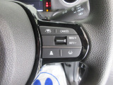 ハンドル右側はクルーズコントロールのスイッチを装備しています。運転中の操作も安心して行えます。