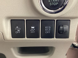 衝突の危険がある時に警告してくれる衝突軽減ブレーキ。車線を外れそうな時に警告し、ステアリング制御してくれる路外逸脱制御機能搭載!
