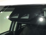 【衝突被害軽減ブレーキ】前方の車両や横断する歩行者などを検知した時、衝突回避や被害軽減をサポートします。