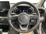 快適な操作性の運転席、ハンドルも綺麗に清掃済みです!もちろん安全を守るエアバッグも装備しているので安心してお乗りいただけます(^^)