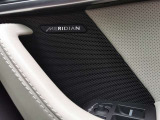 【Meridianサウンドシステム】イギリスの老舗オーディオブランドで音質が良く、ドライブ中の音楽をより一層楽しませてくれます。