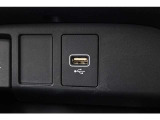 USBジャックも装備されているので、スマートフォンなどの充電もラクラクですね♪