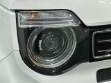 LEDヘッドライトは、点灯の瞬間から最大光量を発揮し、突然暗くなるトンネルなどでの安定感を高めます。