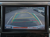ギアをバックに入れると自動的に切り替わる優れものです。鮮明なカメラ画像にて車庫入れをサポートしてくれます。