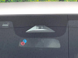 【ホンダセンシング】走行中に前方の車両等を認識し、衝突しそうな時は警報とブレーキで衝突回避と被害軽減をアシスト。より安全にドライブをお楽しみいただけます。