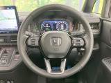 インテリアに合わせたデザインのステアリングは、運転される方のことも考え、運転しやすい形状、大きさです。是非一度、実際に触ってお確かめください。