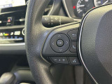 運転中、オーディオの操作をしてて、ハッとしたことはありませんか?ステアリングスイッチは、運転中でもハンドルでオーディオの操作が可能です。安全なドライブをサポートします。