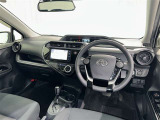 運転席まわりです。 各操作スイッチは使いやすい位置に配置されてます。