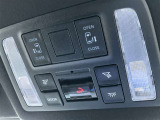 狭い駐車場での乗り降りもラクにできる両側パワースライドドア★