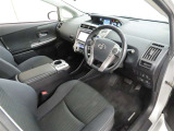 シンプルで使いやすいデザインの運転席です。